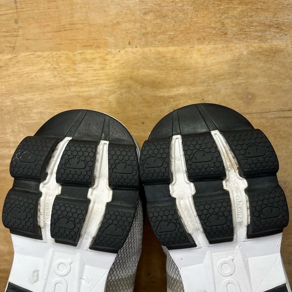 On CloudRush CUSHIONED Womens Size 10 Trail Running Shoes Sneakers Black White - Picture 10 of 13